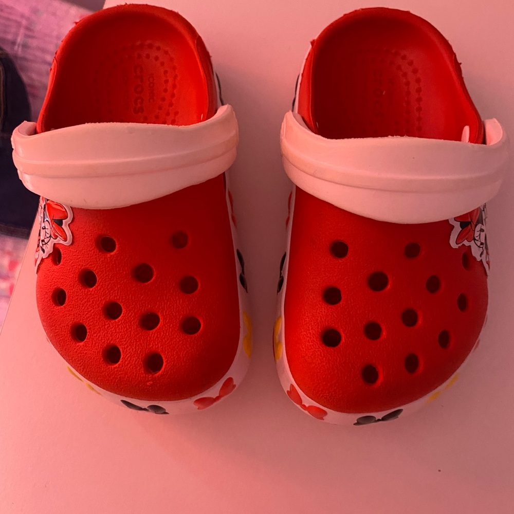 Minnie Mouse Toddler Crocs - Picture 2 of 4